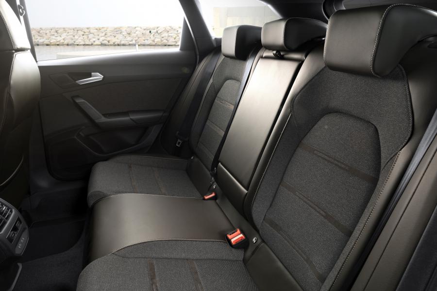 Интерьер Seat Leon Sportstourer Xcellence 2020 года  (WW) (фото 10 из 34)